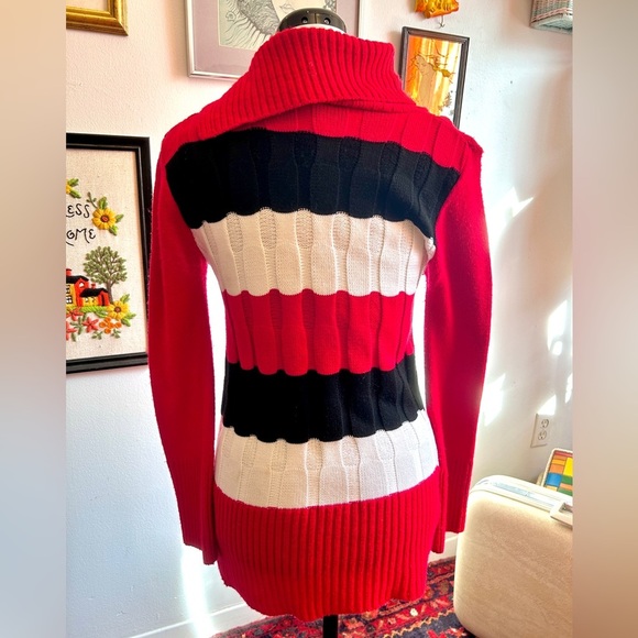 Late 60s / Early 70s Mod Ribbed Knit Turtleneck Sweater - Picture 7 of 7